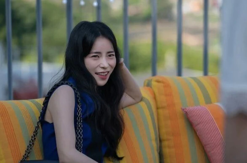 웃고 있는 임지연