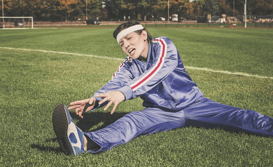 방귀 냄새가 심한 이유가 되는 운동 부족으로 고통 받고 있다