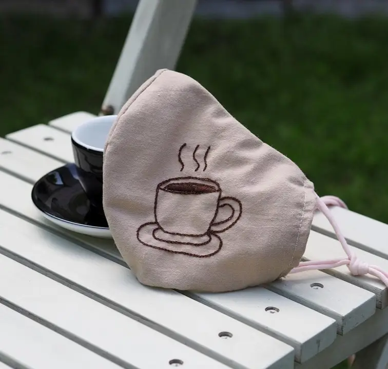 구취 관리와 함께 사용하는 구강 위생 도구