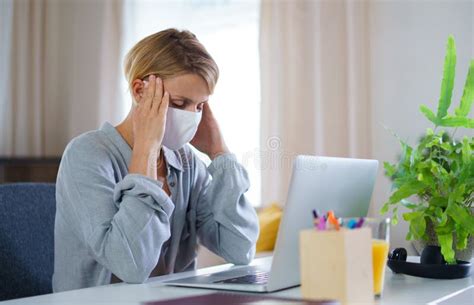 직장인 여성 건강위협 이미지