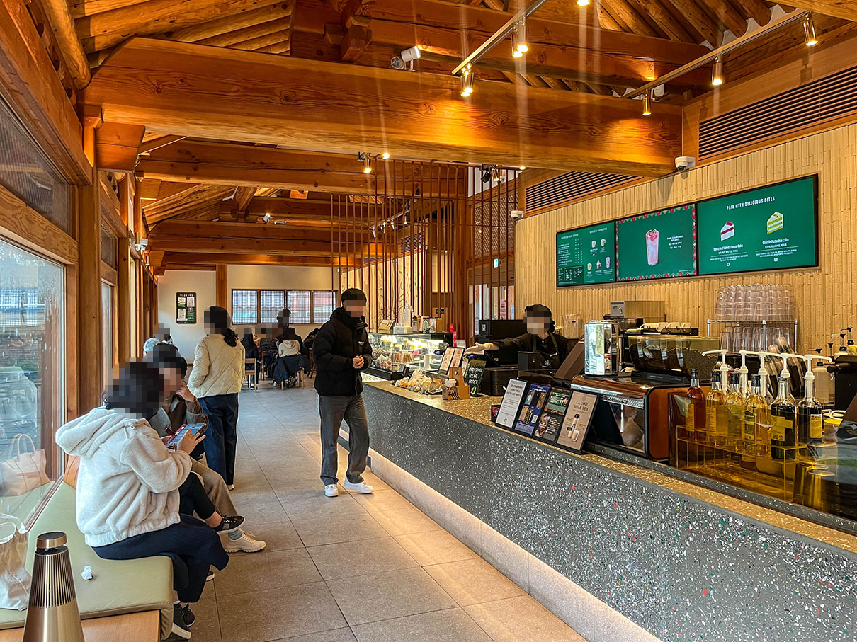 스타벅스 대구종로고택점 본관 내부