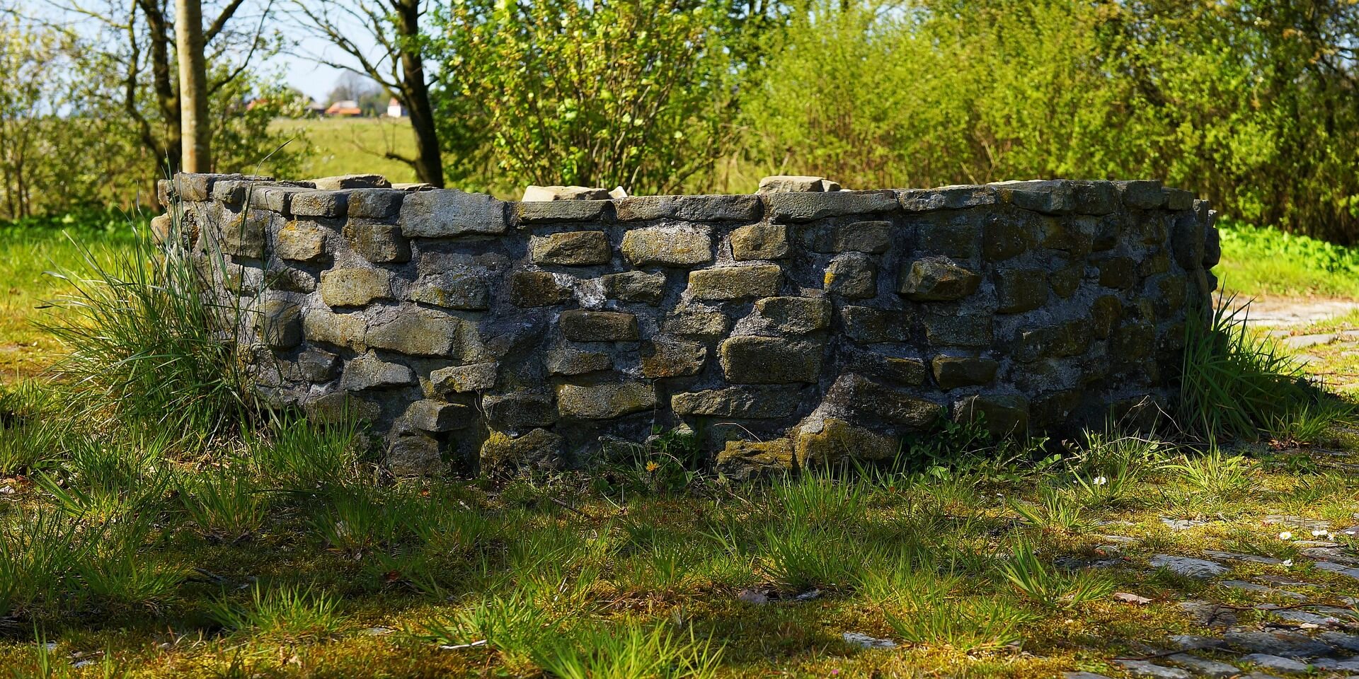 여성 노동 속에 내재된 잊혀진 전통놀이, 물 긷기