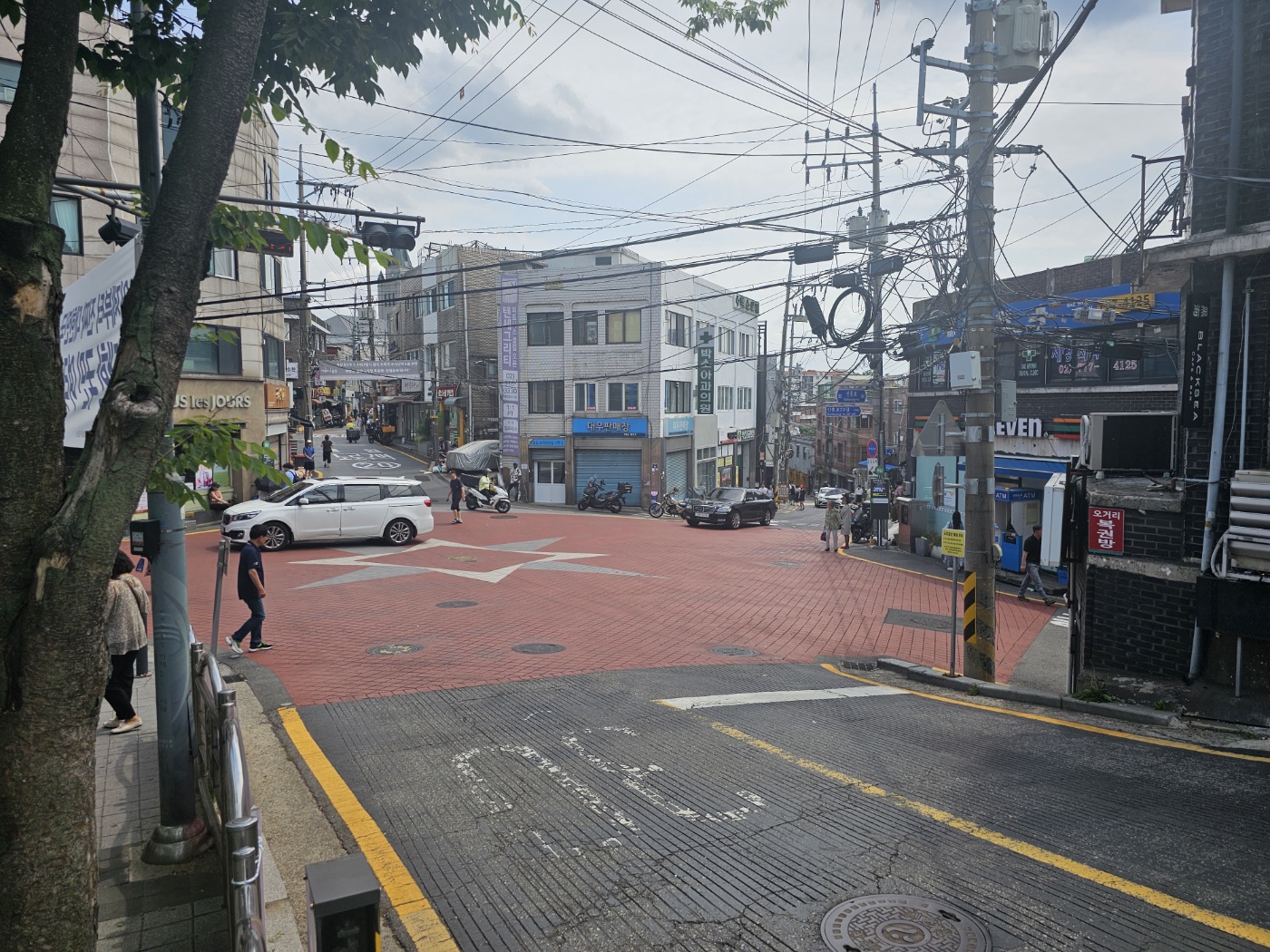 해방촌 중심부에 위치한 해방촌 오거리