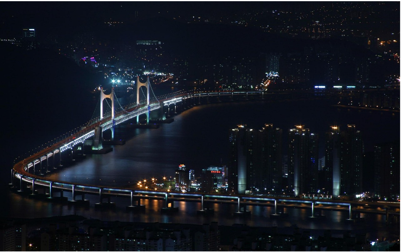 부산지하철이 교통을 책임지고 있는 부산의 야경