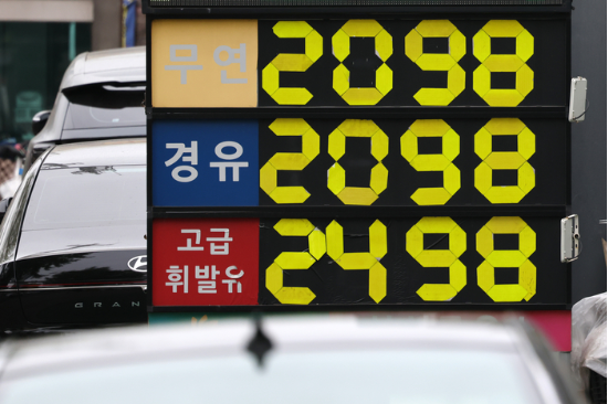 경유 가격 2천원대 돌파: 3년 9개월 만의 고유가 비상 사태와 정부 대책 총정리