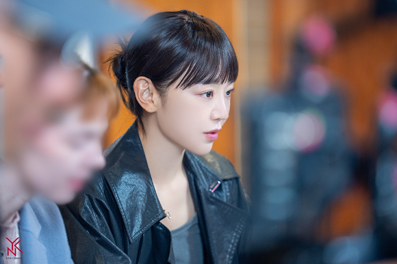 배우 신혜선이 JTBC 토일드라마 &#39;웰컴투 삼달리&#39;에서 조삼달 역을 맡아 열연을 펼치고 있다. [사진=아이오케이컴퍼니]