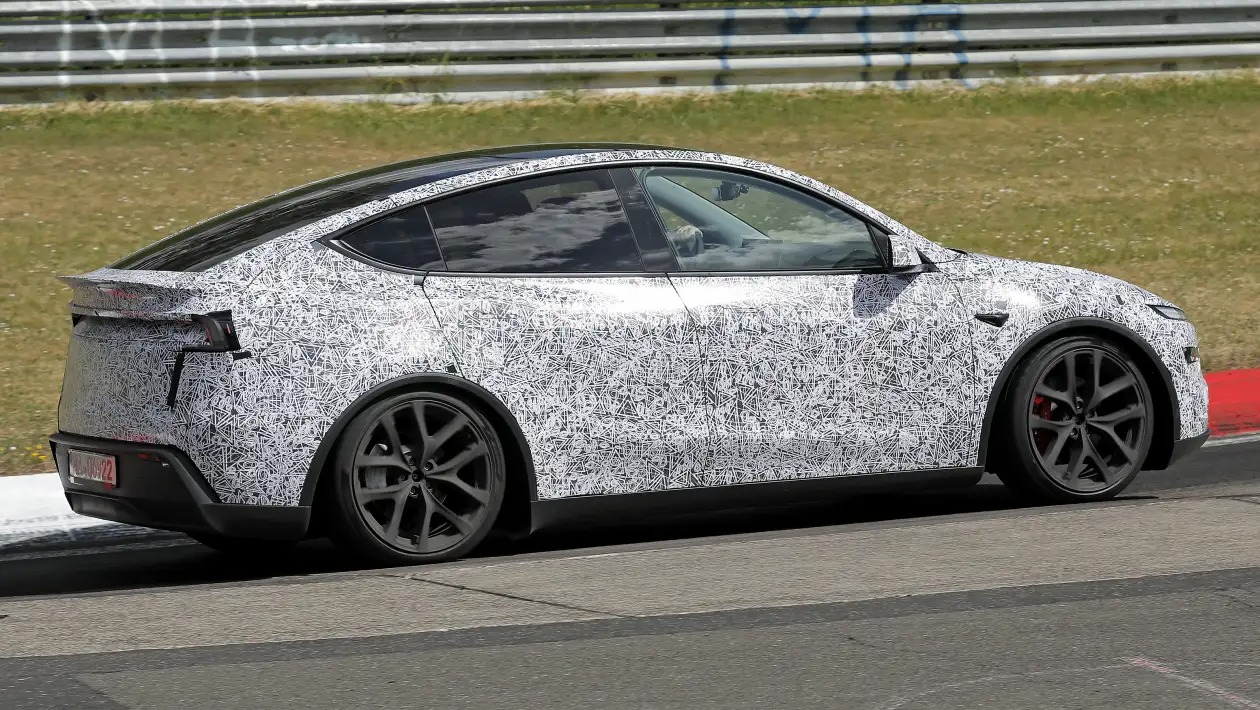 테슬라 '뉴 모델 Y 퍼포먼스' 테스트카 (출처 : 오토스파이넷)