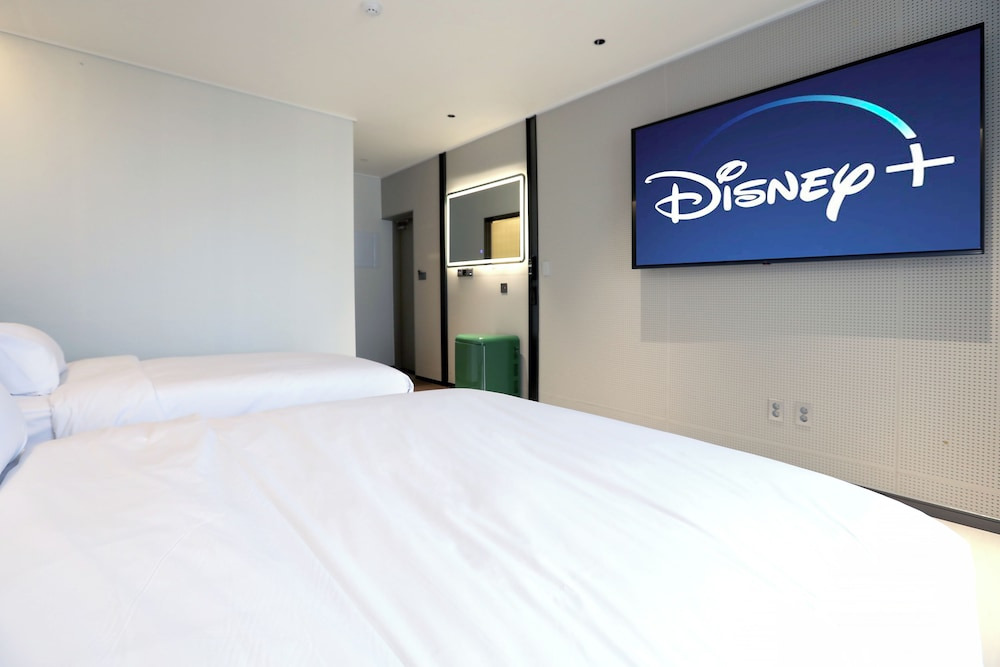 강릉 하운드 더 블루 호텔｜오션뷰&middot;넷플릭스&middot;카페까지&amp;#44; 할인 혜택으로 가성비 숙소 예약하기!