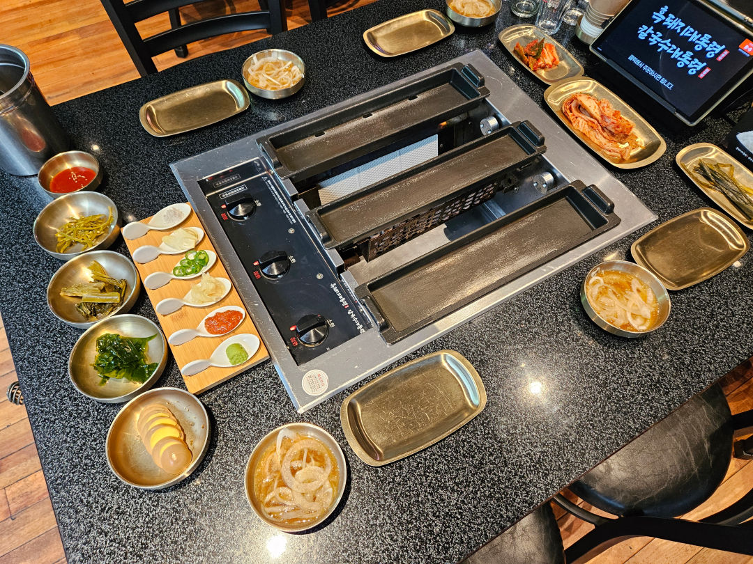 흑돼지 대통령 칼국수 대통령 밑반찬