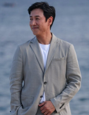 배우-이선균