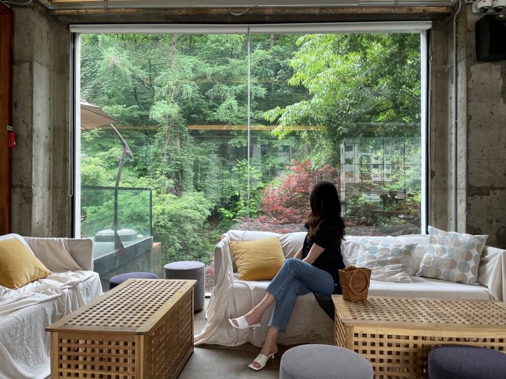 이배재제빵소-2층-창가뷰