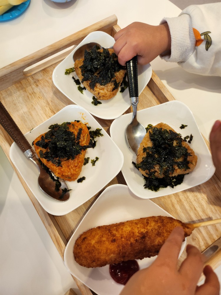 주먹밥과 핫도그