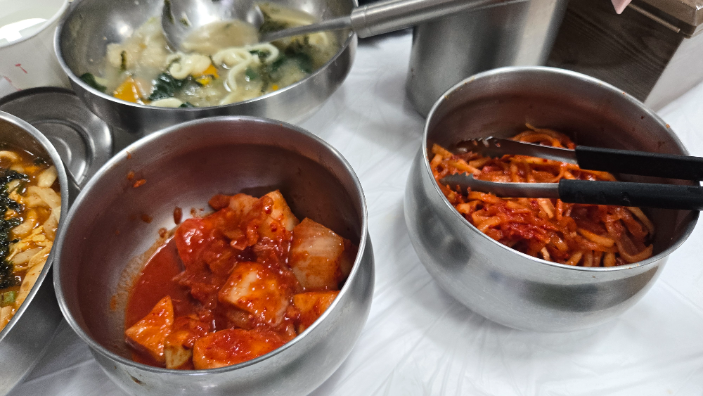 강릉 감자바우 깍두기와 무생채