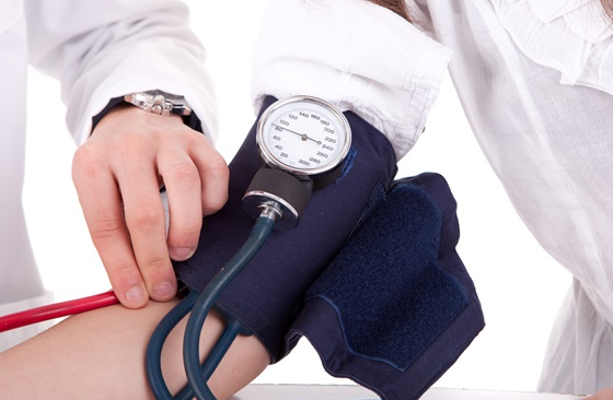 고혈압 두통 뒷목통증 원인 혈압 고혈압증상 편두통치료 고혈압위기 베타차단제 심혈관질