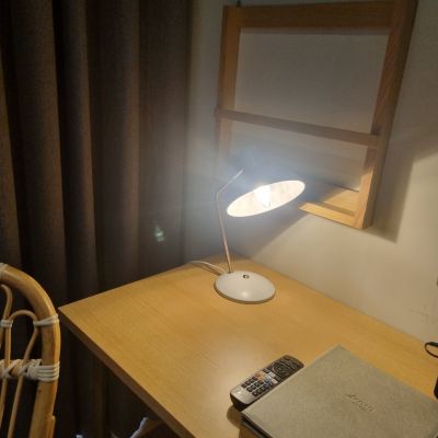 수페리어-그린-더블-룸-테이블