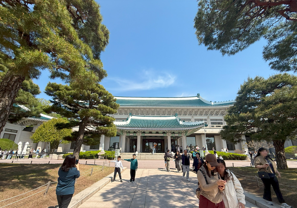 청와대 본관 정면