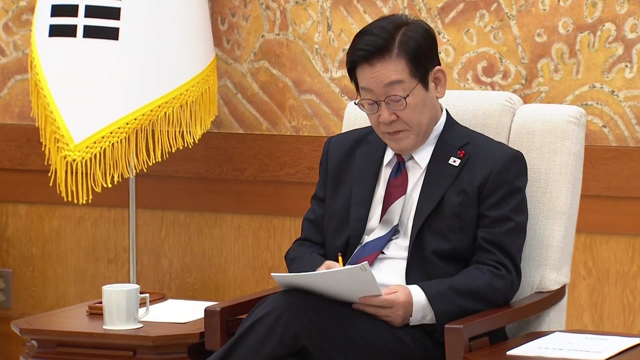 중동 정세의 불확실성을 보여주는 그래픽 이미지