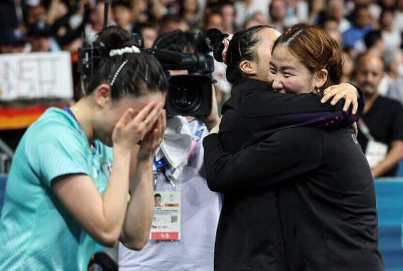 승리 후 기뻐하는 선수들