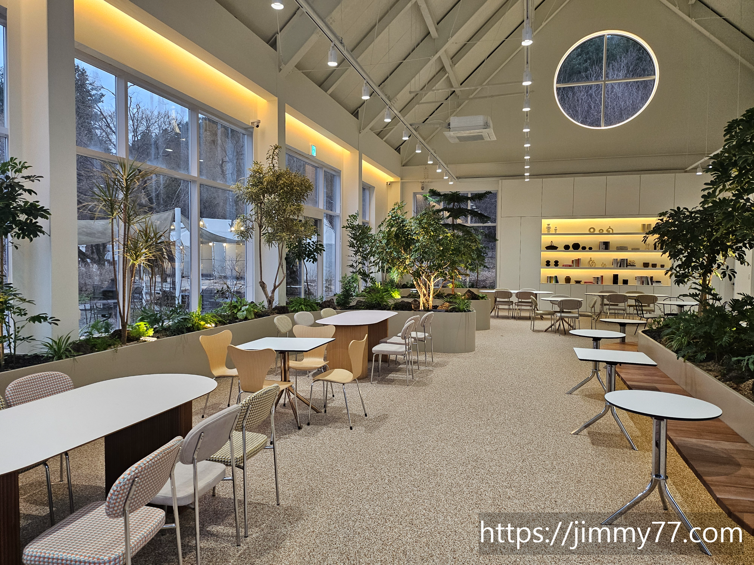 필무드 별관 내부