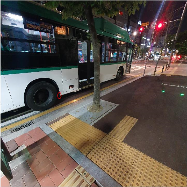 버스 물받이 뒤