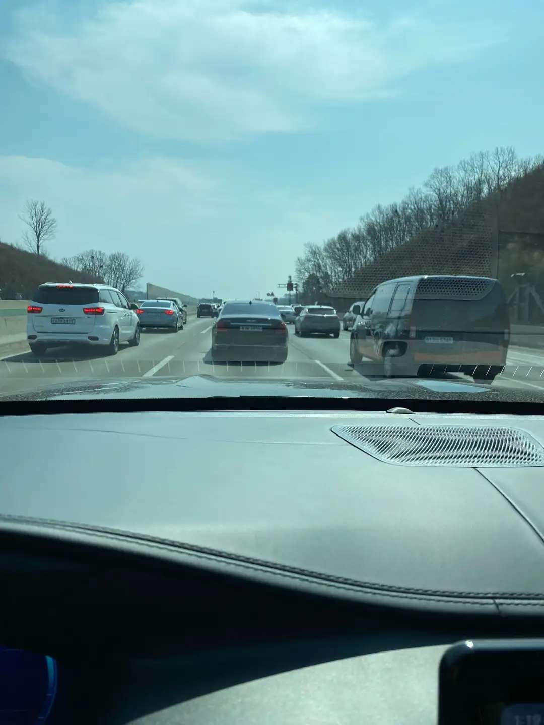 캠핑장가는길-막히는고속도로-이미지