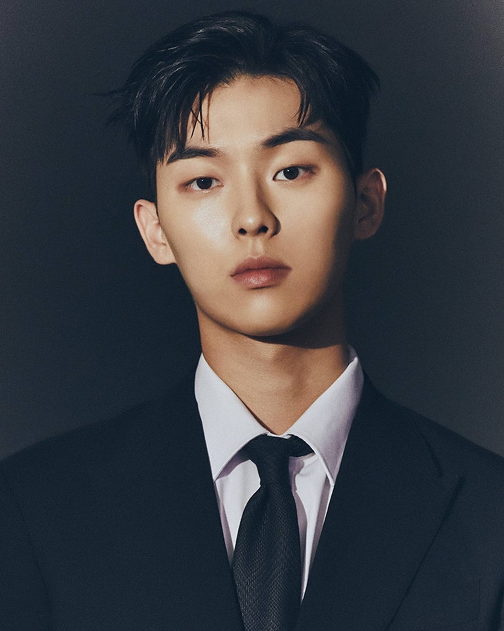 맨 끝줄 소년 최현욱