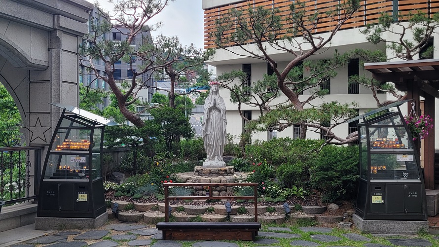 옥수동성당 성모동산 성모상 사진