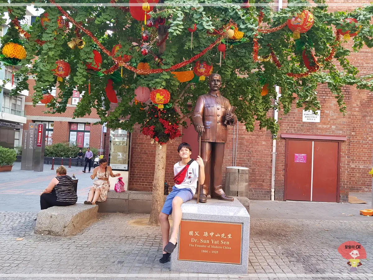 호주-멜버른-차이나타운-쑨원-동상 앞-풍경-2018년- 음력-설-시즌