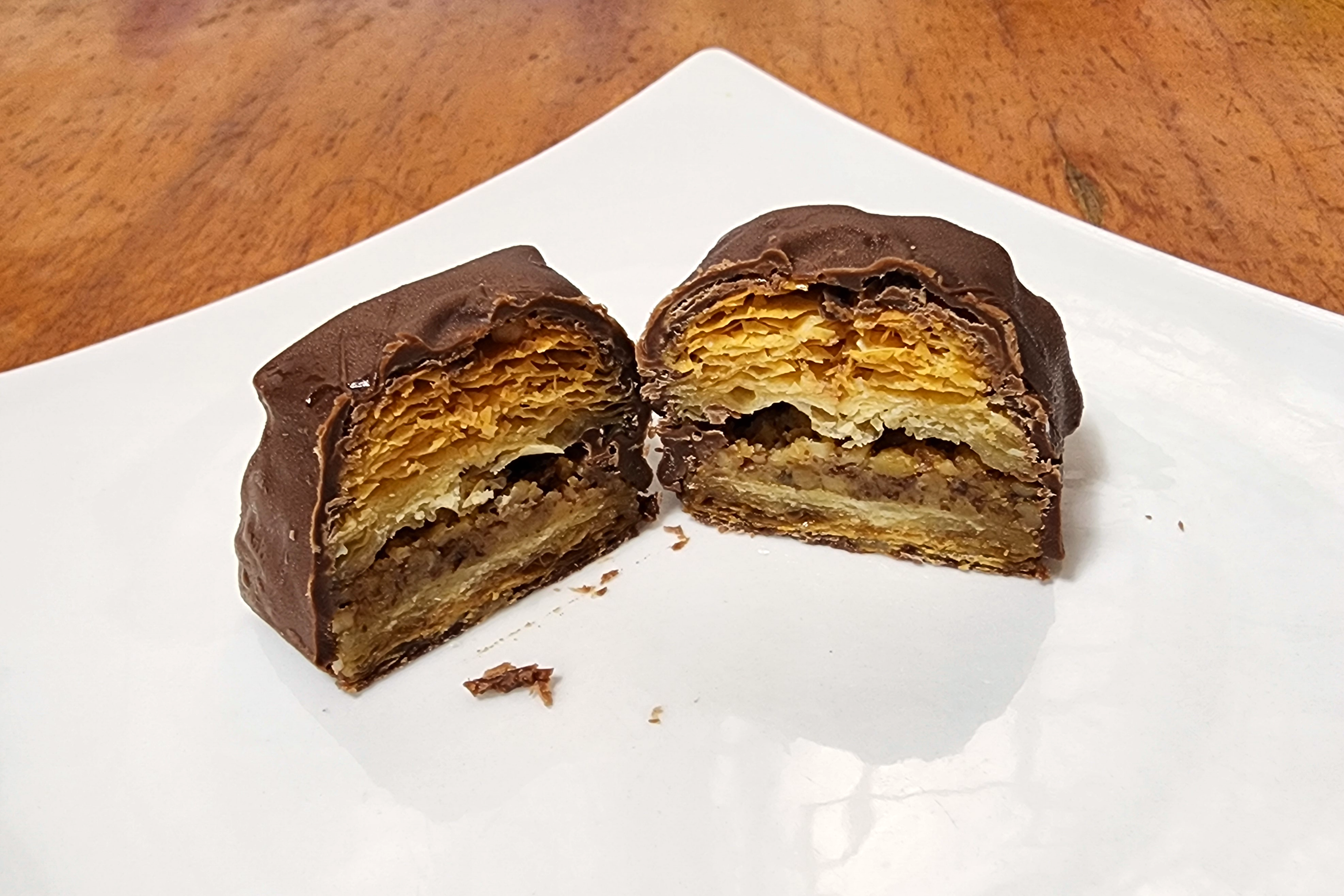 케르반베이커리_피스타치오바클라와_두바이초코렛