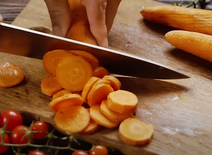 야채 써는 모습