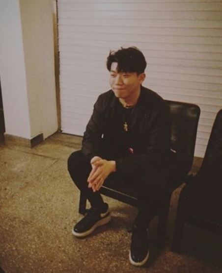 창모 미소