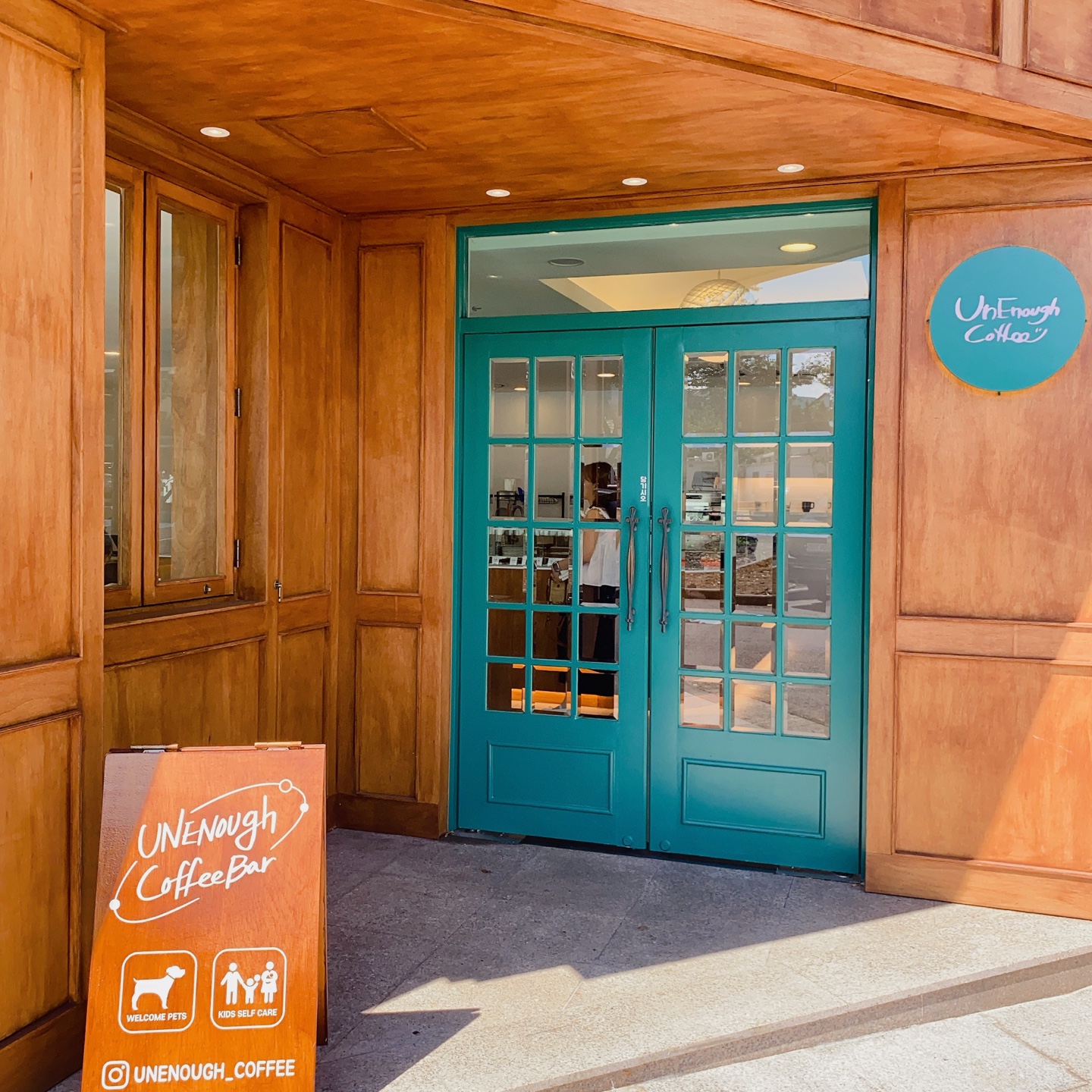 언이너프 커피바(Unenough Coffee Bar) 제주 노형 광평마을 탐라도서관 한라대학교 주차 리뷰 카페 추천