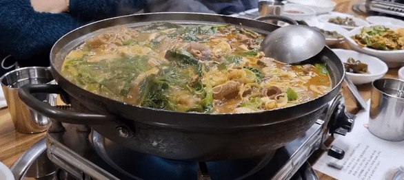 끓고있는-흑염소-전골