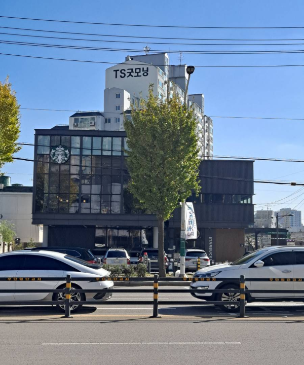 스타벅스 인천도화점 보이다