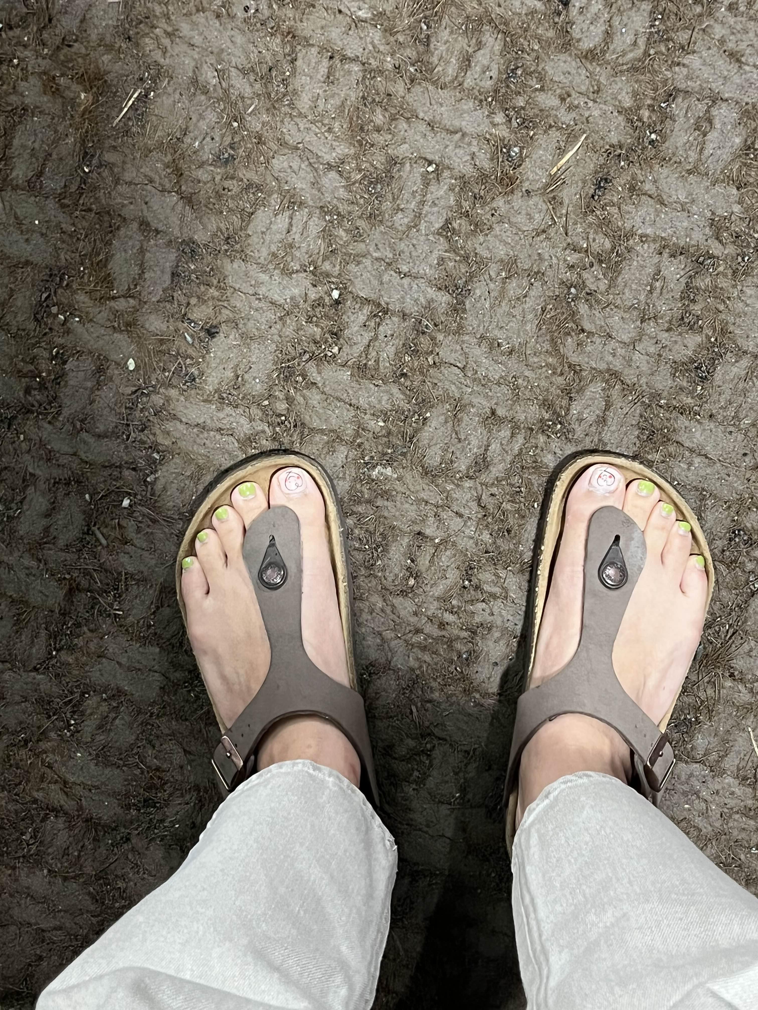 비오는날 버켄스탁 신음