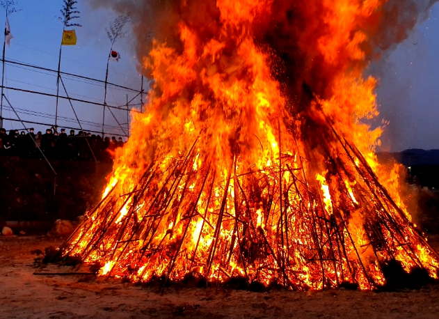 달집태우기입니다.
