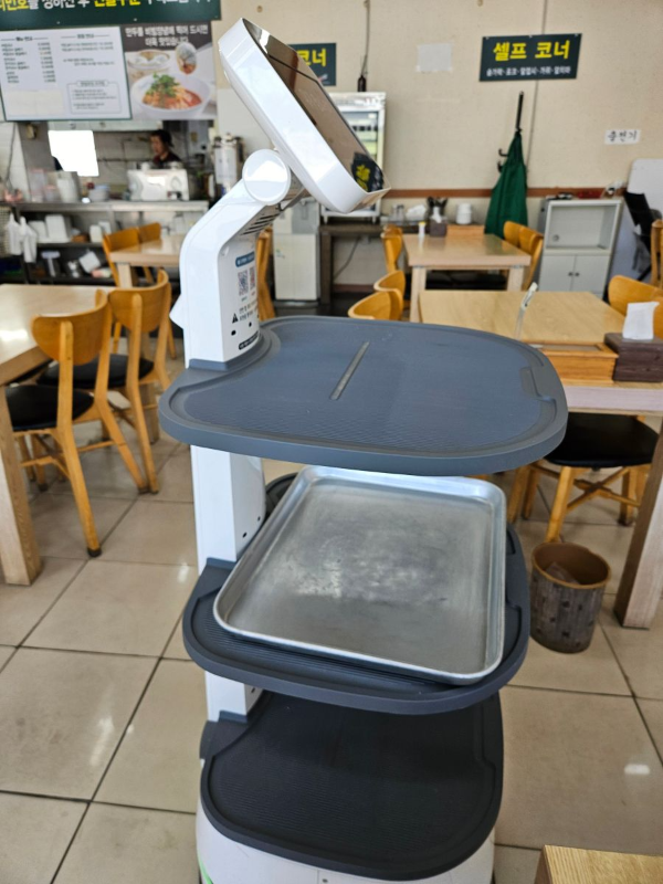 망향비빔 서빙로봇