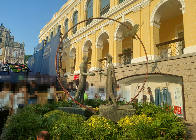 포르투갈이 마카오를 반납할 때 제작된 기념물