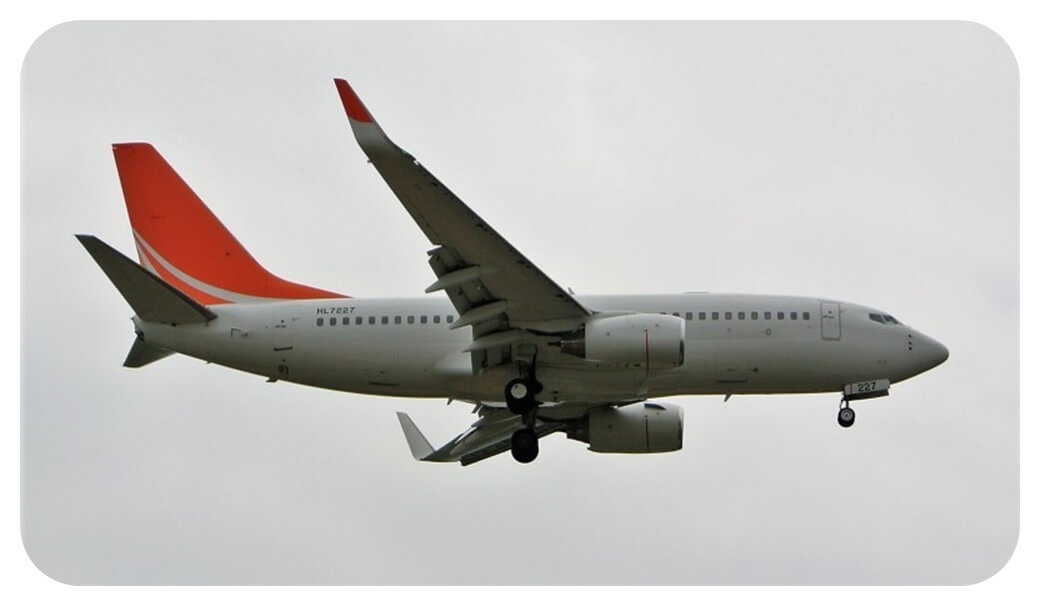 한화그룹의 VIP 전용기 B737 BBJ가 하늘을 비행하는 모습