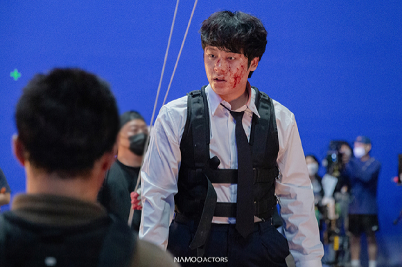 '무빙' 이정하가 촬영장 비하인드 스틸을 공개했다. [사진=나무엑터스]