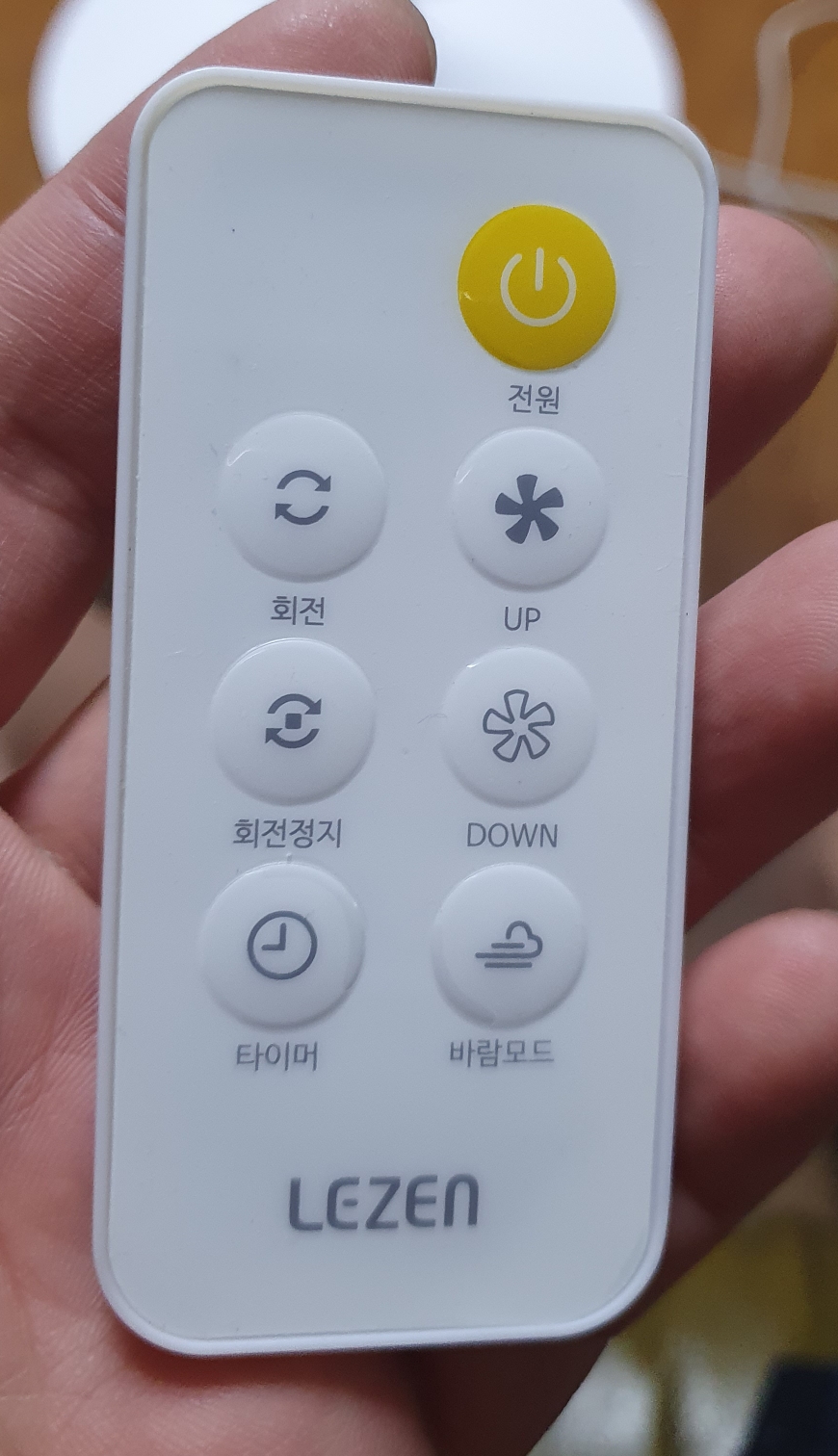 22년형 르젠BLDC 선풍기 리모콘 작년모델과 디자인 기능 모두 동일함.