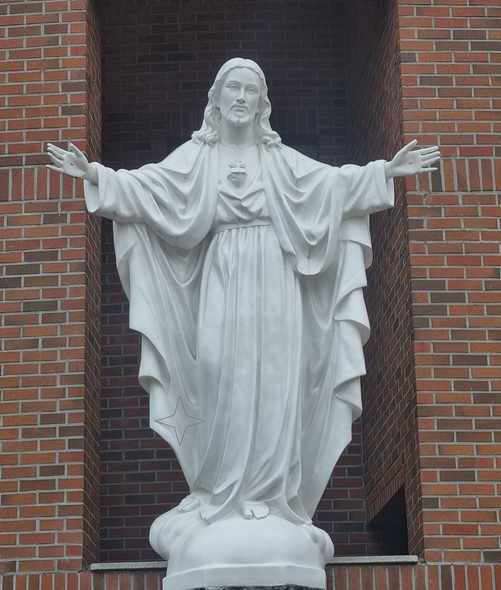 천안 쌍용동성당에 있는 예수성심상입니다.