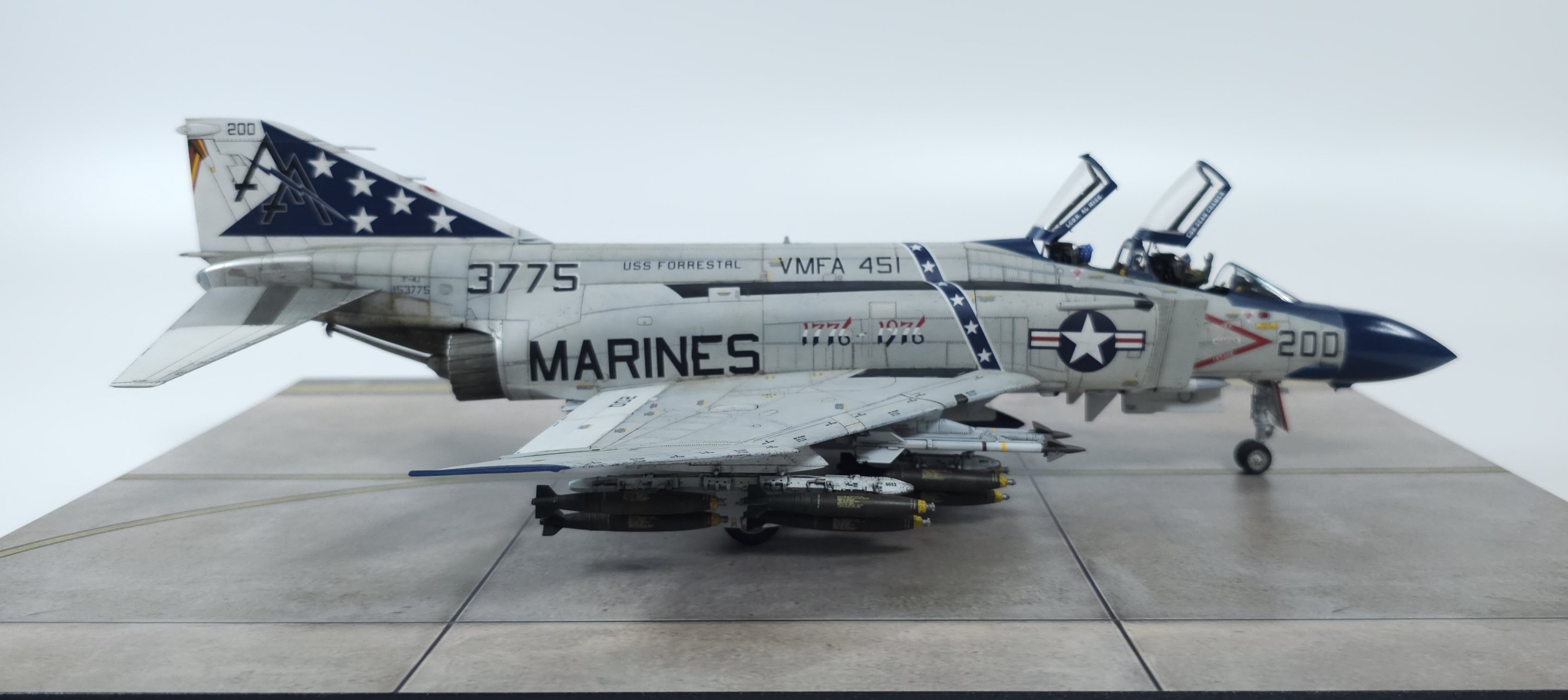 팬톰-측면-사진