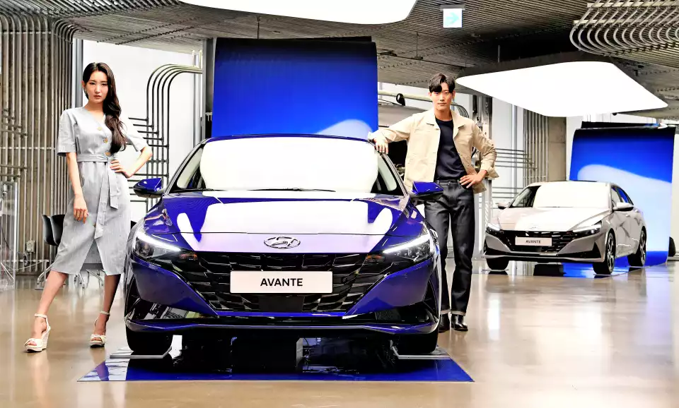 2020년 출시된 7세대 아반떼입니다.