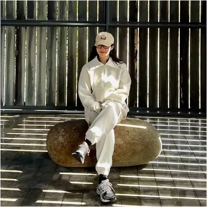 배우 이청아 아식스 젤카야노