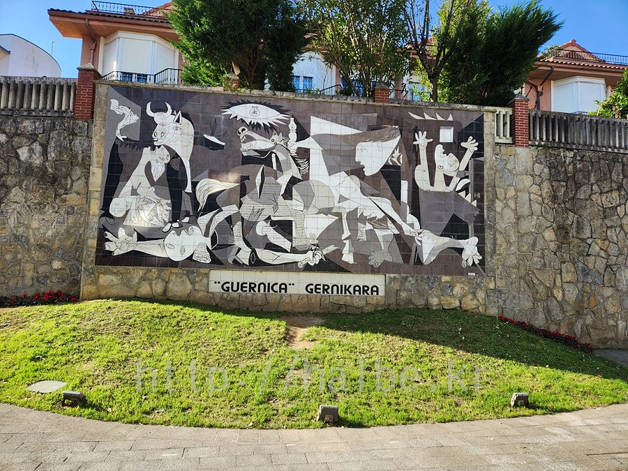게르니카 타일 벽화. &quot;Guernica&quot; Gernikara