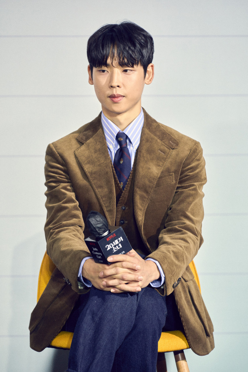백현진역