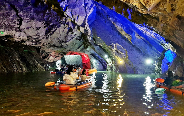 충주 활옥동굴