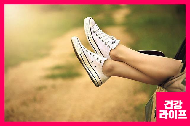 하지의 혈류를 감소시키는 자세 습관 다리 저림 원인