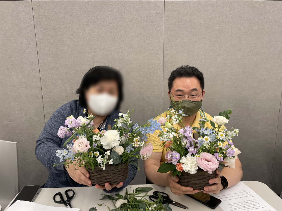 꽃바구니 만들기 원데이 클래스 이벤트에 참여한 곽만재 대표님